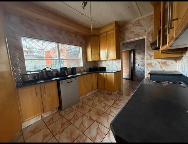 3 BEDROOM HOUSE FOR SALE IN VANDERBIJLPARK CE 3